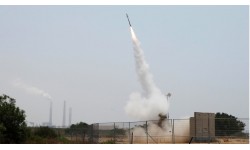 Hơn 100 quả tên lửa dội xuống Israel như mưa
