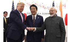 Trump gây bất ngờ khi dùng nắm đấm để chào hỏi ở G20