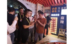 Dựa hơi Jack Ma, kẹo mút vị nước lẩu Trùng Khánh bán đắt như tôm tươi