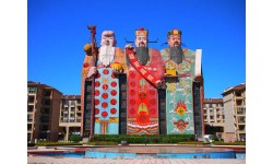 Khách sạn "độc nhất vô nhị" mang hình ba ông Phúc - Lộc - Thọ