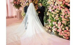 Váy cưới của “công chúa nhạc pop” Britney Spears hoàn thiện sau 700 giờ ở xưởng may Atelier Versace