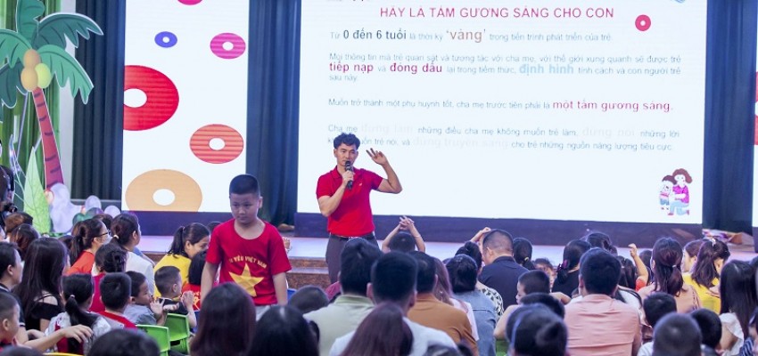 “Sinh Con, Sinh Cha” chia sẻ kiến thức về sức khỏe, hành vi, trí tuệ của trẻ đến với hàng trăm gia đình, giáo viên mầm non tại Nghệ An 