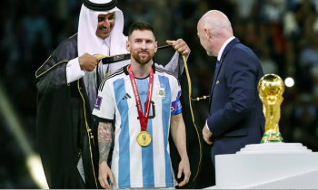 Áo choàng đen của Messi gây 'sốt' trên thế giới sau World Cup