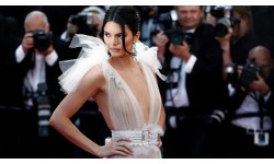 Cách Kendall Jenner diện “Bra-Less” và lời kể về câu chuyện nữ quyền