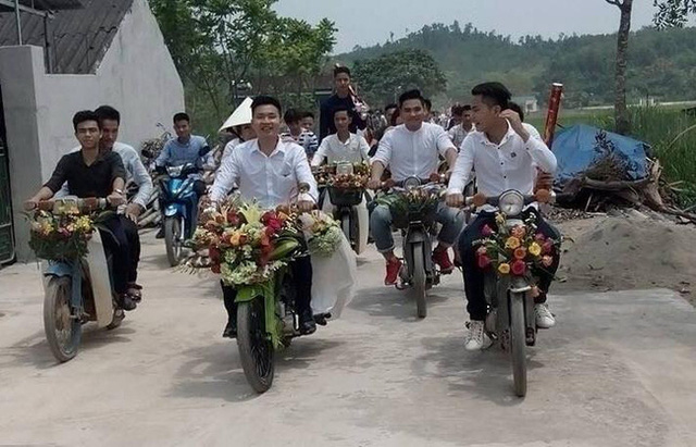 Xôn xao đám cưới rước dâu bằng xe Cub độc đáo ở Nghệ An