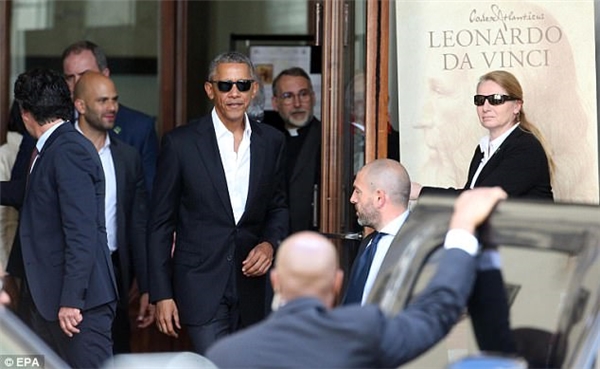Soái ca Obama xuất hiện ngầu như diễn viên Hollywood tại Milan
