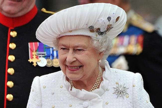 Nữ hoàng Elizabeth và các thành viên Hoàng gia Anh giàu có đến mức nào?