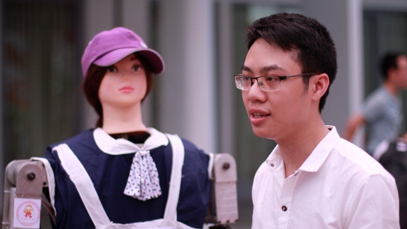 Việt Nam chế tạo thành công robot dạng người