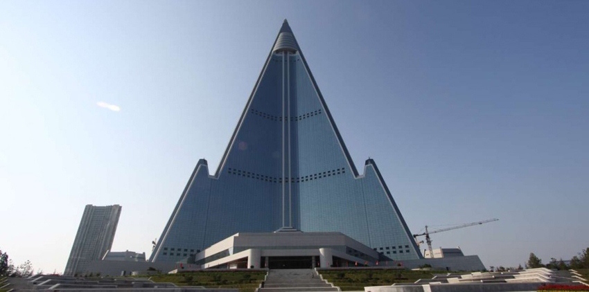 Khách sạn "nổi tiếng" Ryugyong của Triều Tiên dường như sắp mở cửa.