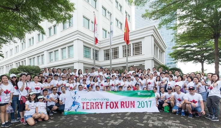 Manulife Việt Nam đóng góp gần 200 triệu đồng cho quỹ Terry Fox