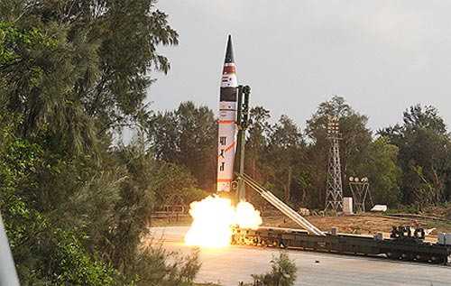 Ấn Độ phóng thành công ICBM Agni-V, Trung Quốc có giật mình?