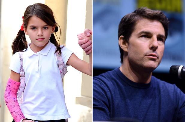 Suri lộ ảnh bán nước chanh ngoài đường kiếm từng đồng, Tom Cruise quyết định gặp con gái
