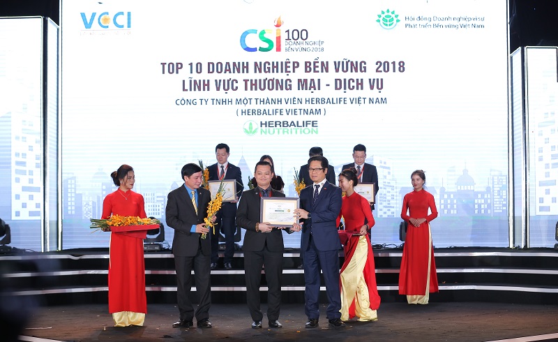 Herbalife vinh dự top 100 doanh nghiệp bền vững Việt Nam và top 10 doanh nghiệp bền vững TM-DV