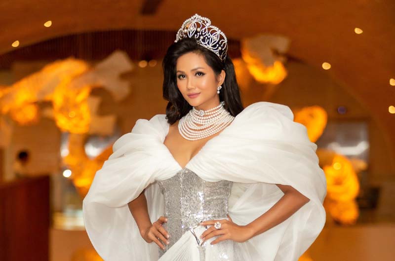 Vì sao H'Hen Niê đột ngột tuyên bố dừng đồng hành với Hoa hậu Hoàn vũ 2019?