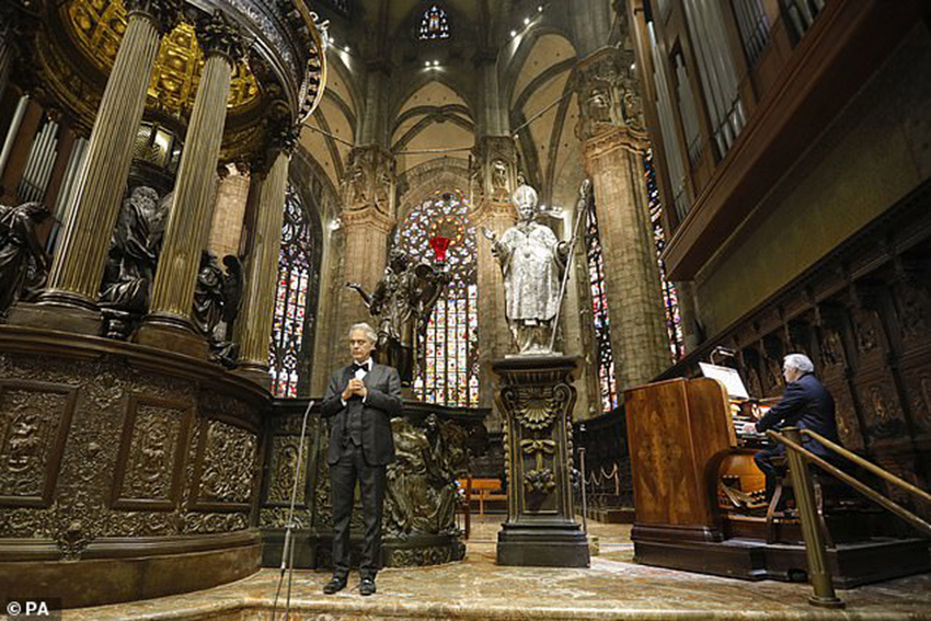 Andrea Bocelli khiến khán giả trên toàn thế giới rơi lệ khi 3,4 triệu người xem buổi hòa nhạc trực tiếp từ Duomo di Milano