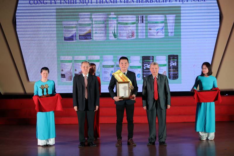 Herbalife Việt Nam nhận giải thưởng “Sản phẩm vàng vì sức khỏe cộng đồng”