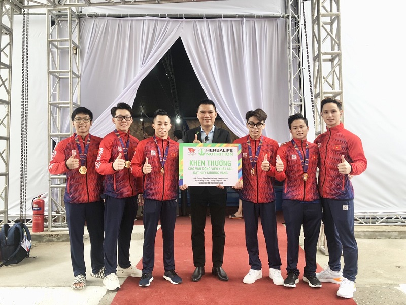 Herbalife Việt Nam thưởng nóng cho 30 Huy Chương Vàng đầu tiên của Đoàn Thể Thao Việt Nam tại SEA Games 31